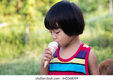 Girls face love eating ice cream