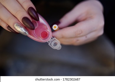 The Girl's Hands Hold Capsules For Cigarettes And Puts Them Into Cigarettes. Banning Flavored Tobacco. The Girl Will Buy, Plozie Habits, Bypassing The Rules.