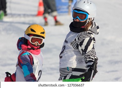 Girls on the ski competition