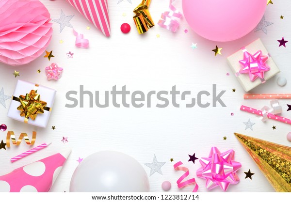 Madchen Party Accessoires Auf Weissem Hintergrund Geburtstag Einladung Stockfoto Jetzt Bearbeiten