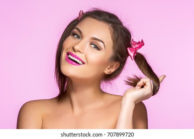 gitl with two ponytails