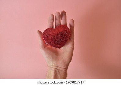 Giving a heart in the palm of your hand for a loved one is the most beautiful thing in this world. With this photo, show your loved ones how much you care about them.