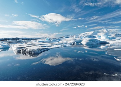 Jökulsárlón glacial lagoon in winter, Iceland