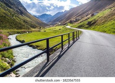 Ötztal Glacial Road, Rettenbachferner Behind, Ötztal, Tyrol, Austria