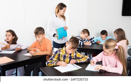 Glad Boys Girls Teacher Drawing Classroom Stock Photo 1697235715 ...