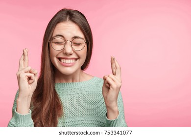 Crossed Fingers Images Stock Photos Vectors Shutterstock