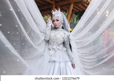 Glamorous Hijab White Dress Stock Photo 1321276679 | Shutterstock