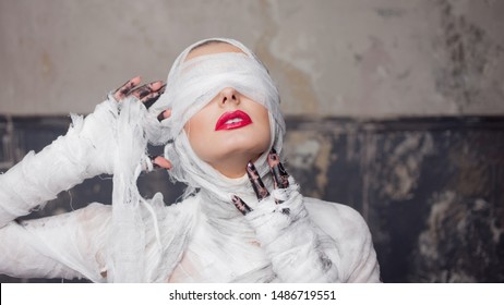 Mummy Costume Images Stock Photos Vectors Shutterstock