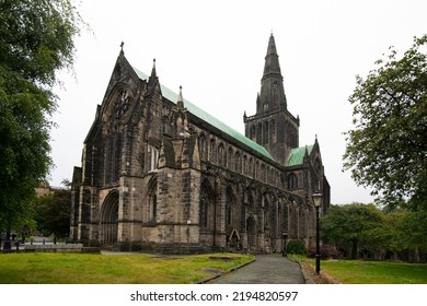 Glasgow, England - August 27 2022: City Centre Of Glasgow With The Most Impressive Building.