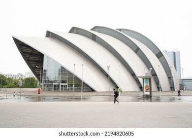 Glasgow, England - August 27 2022: City Centre Of Glasgow With The Most Impressive Building.