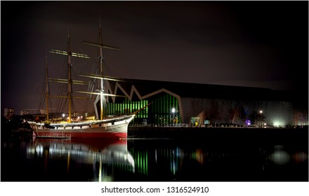 Glasgow In The Night Scene