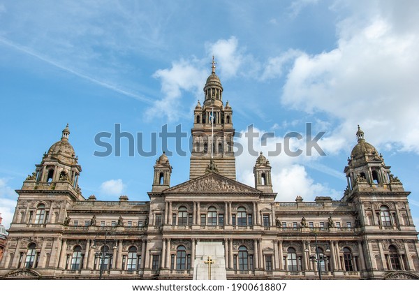 Glasgow, UK -\
September 4, 2019 - The Victorian and Beaux arts style City\
Chambers or Municipal Buildings located on the eastern side of the\
city\'s George Square in Glasgow,\
Scotland