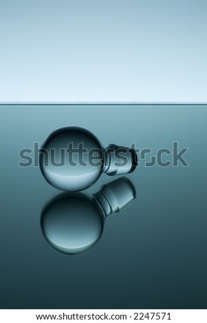 Glass capsule with reflection
