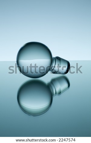 Glass capsule with reflection