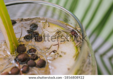 
glass of gin with spices and fruits