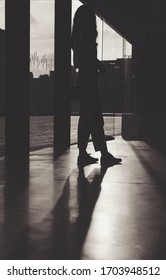 In A Glass House In A Museum In Shanghai, The Morning Light Penetrates The Shadows On The Floor Through The Glass, And The Light Gradually Blurs, Indicating The Emergence Of The Sun.