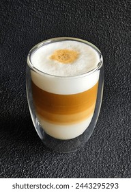 Taza cristal con capuchino
