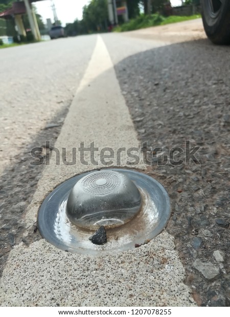 glass road marking reflectors. \
SIGLITE 360 degree\
tempered glass road marking reflectors.\
Raised pavement marker\
safety object on road.