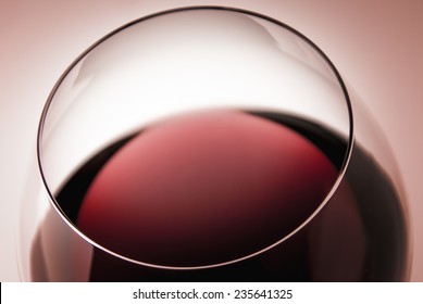 A glass of sophisticated sicilian Marsala wine on graduated homogenic background,in the color of the year 2015, Marsala 18-1438 toned photo Arkivfotografi