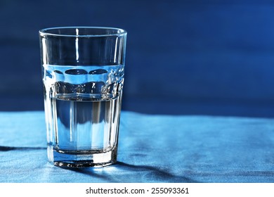 コップ 水 こぼす の画像 写真素材 ベクター画像 Shutterstock