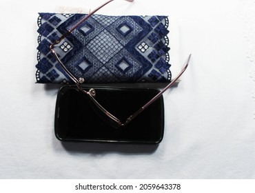 glasses case made in various patterns and colors, can also be phone cases.
