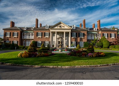 Glen Cove, NY, USA - 10/22/17: The Mansion At Glen Cove Designed By Noted Architect Charles Adams Platt In 1910. The Estate Was The Home Of John Teele And Ruth Baker Pratt. Now A Luxury Boutique Hotel