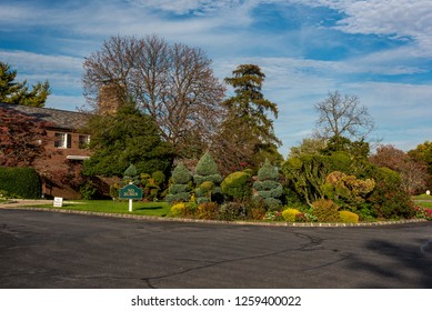 Glen Cove, NY, USA - 10/22/17: The Mansion At Glen Cove Designed By Noted Architect Charles Adams Platt In 1910. The Estate Was The Home Of John Teele And Ruth Baker Pratt. Now A Luxury Boutique Hotel