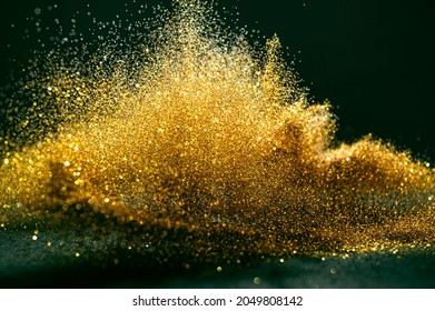 Glitter Bombs Grunge, goldener Glitter defokussierte abstrakte Twinkly Lights Hintergrund.