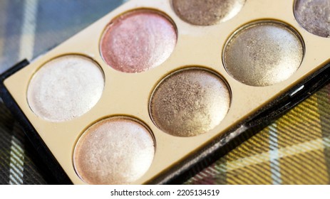 Glitter Gold Eye Shadow So Close