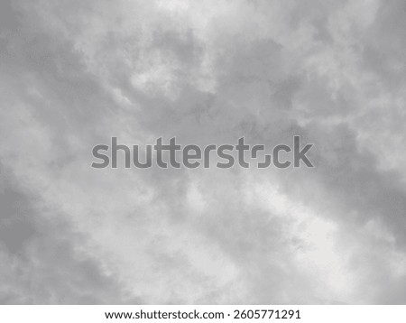 gllomy sky with dark gray clouds
