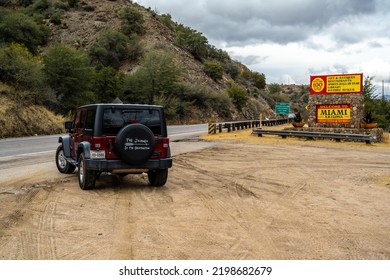 Globe, AZ, USA - Dec 25, 2021: A Jeep Wrangler Unlimited Sports Parked Along The Preserve Park