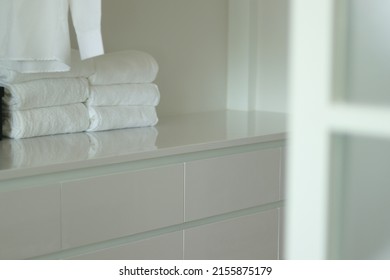 Glossy Drawer Built In. Towels Are Placed On Shelves. Tray For Storing, Utensils, Wares. Close Up Shelf In Room, Walk In Closet. Minimal Built In For Studio, Office, Decoration, Hotel, Modern House.