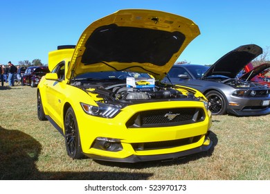 GLOUCESTER, VIRGINIA - NOVEMBER 12, 2016: A 2015 Ford Mustang 5.0 In The Annual Shop With A Cop Car Show Held Once Each Year To Help Benefit Needy Children Of Gloucester For Christmas
