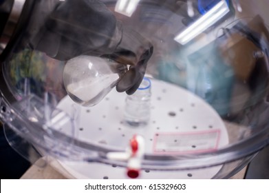 Glove Box For Experiments In An Inert Atmosphere