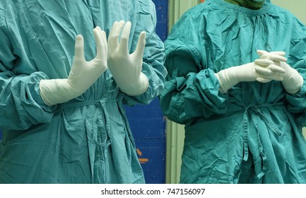 gowning and gloving in the operating room