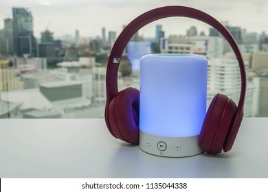 Glowing Portable Bluetooth Speaker With Wireless Headphones For Pairing To Listen To Music