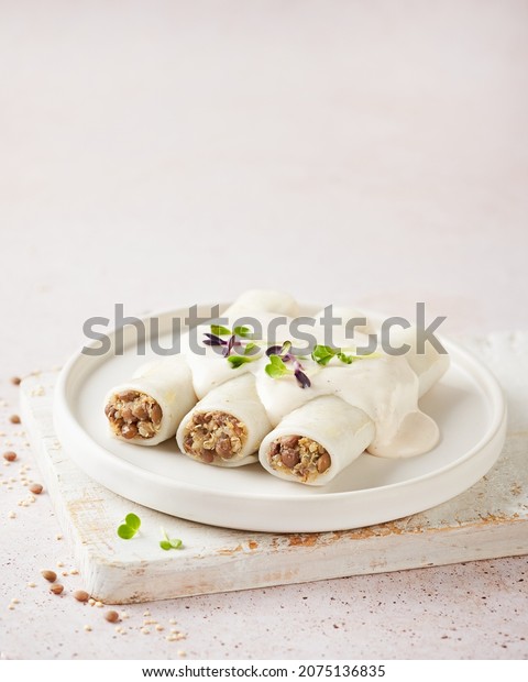 Gluten free plant based
cannelloni with quinoa and lentils, vegan bechamel , light
background, copy space. Macrobiotic diet. Meat alternative
Vegetarian food concept.
