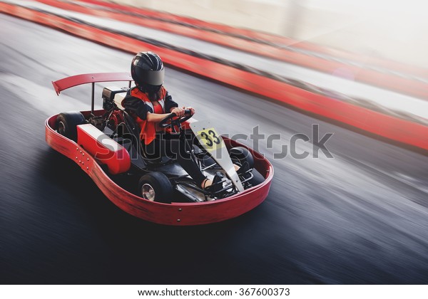 Go kart speed\
rive indor race opposition\
race