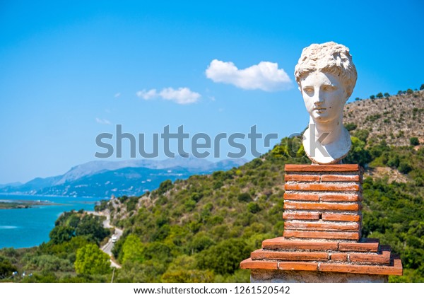ブトリントの女神 アルバニア ブトリントの頭部彫刻 の写真素材 今すぐ編集