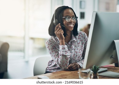 Going Above And Beyond Target With Exceptional Customer Service Skills. Shot Of A Young Woman Using A Headset And Computer In A Modern Office.