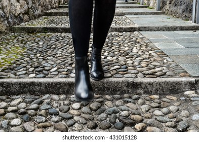 Going down, shoes,one step