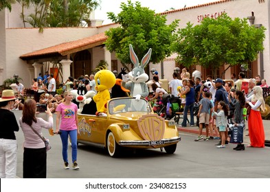 GOLD COAST, AUS -  NOV 06 2014:Bugs Bunny And Animated Cartoon Characters In Movie World Gold Coast Queensland Australia.The Park Opened In 1991 And Contains Various Movie-themed Rides And Attractions