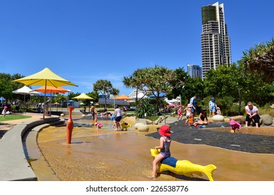 GOLD COAST- OCT 23 2014:Visitors In Broadwater Parklands In Gold Coast Queensland, Australia.The Rockpools Is A Popular Free Open Water Playground For Family And Children Of All Ages To Enjoy.