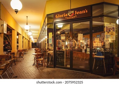 Gold Coast, Queensland, Australia - Nov 13, 2021: Gloria Jean's Cafe Shop Closed At Night