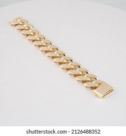 Gold Jewellery. Gold Chain On A White Background. White Jewelry Stand