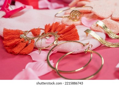 Gold Jewelry Set In Feminine Rose Decor