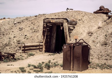 Gold Mine Montana Buildings Equipment Afternoon Stock Photo 1925761208 ...