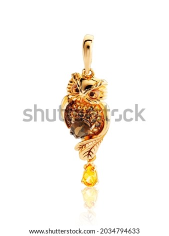 Gold Gold pendant in the form of an owl on a white background with reflectionpendant in the shape of an owl