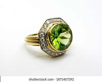 Gold Ring With Green Sapphire And Diamond.