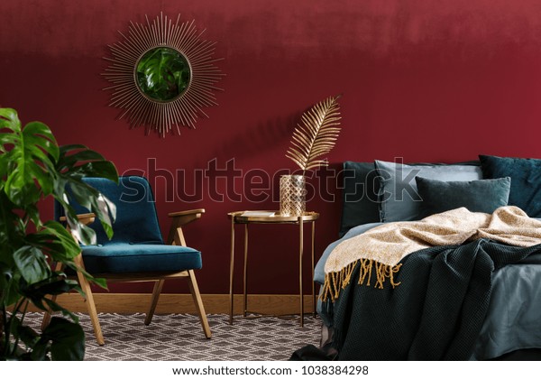 Gold Table Between Green Armchair Bed Stockfoto Jetzt
